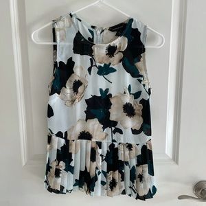Light blue peony pleated top